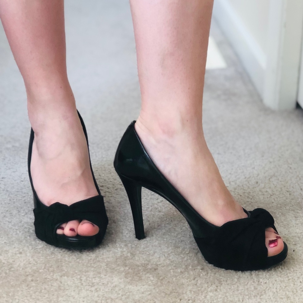 Black Pumps